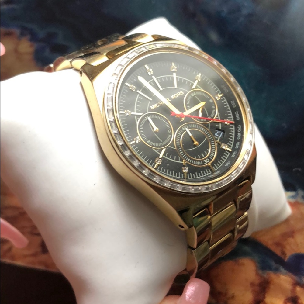 Micheal Kors Watch - Picture 4 of 4